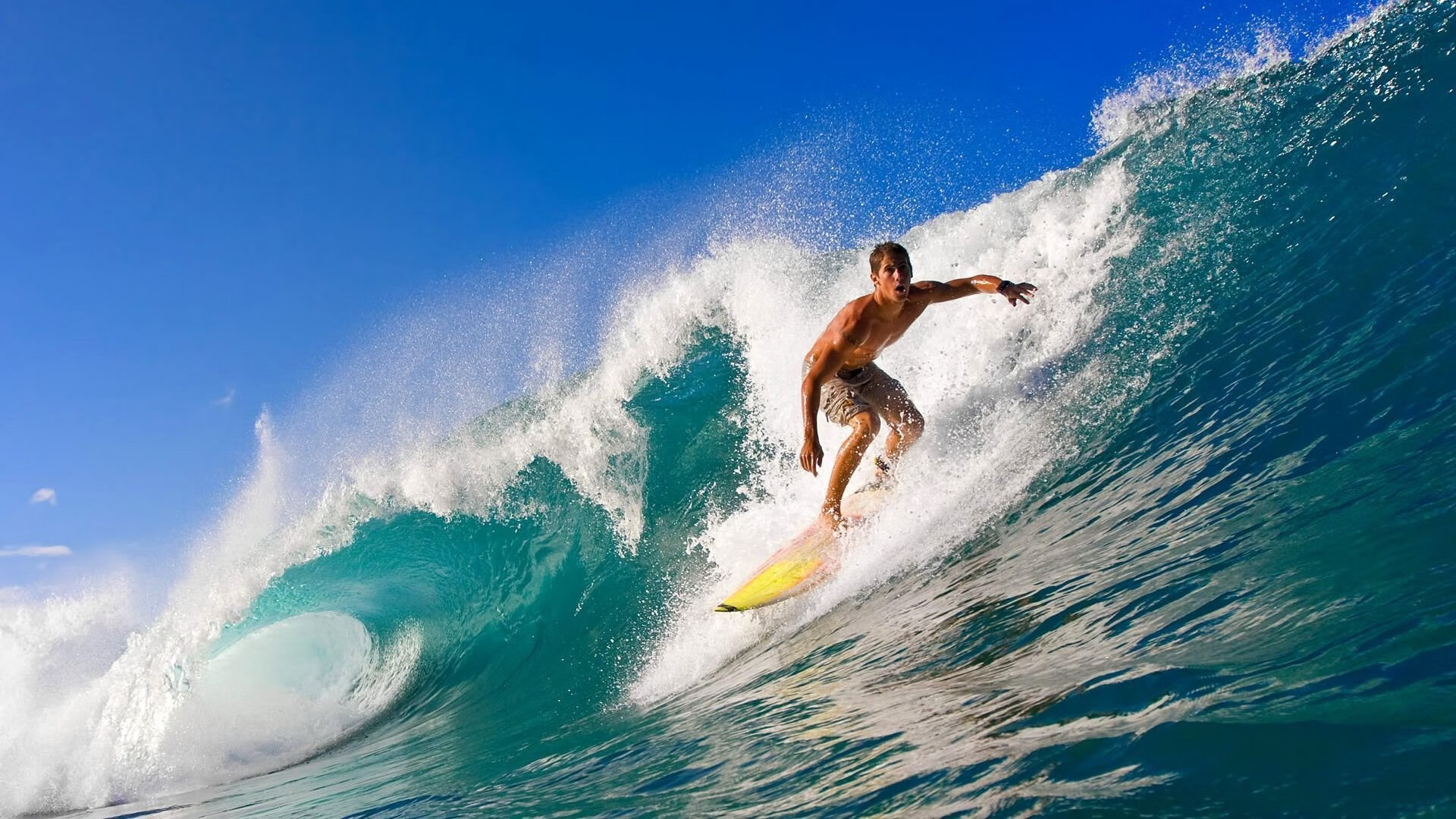 莱万多夫斯基重要时刻反败为胜，切尔西带队取胜！观众掌声雷动